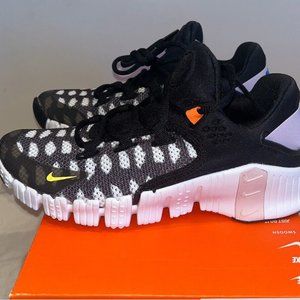 NEW Nike Free Metcon 4 training shoe. Size Men 6/Women 7.5. Excellent condition.